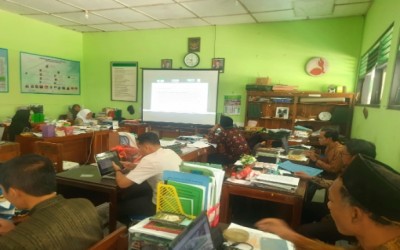 Tim Pembangunan Zona Integritas MTsN 9 Gunungkidul Ikuti Sosialisasi PMPZI