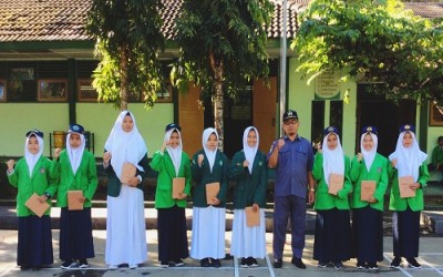 MTsN 9 Gunungkidul Beri Penghargaan bagi Siswa Berprestasi