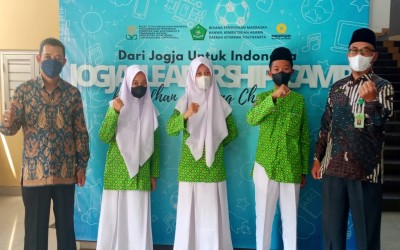 Tiga siswa MTsN 9 Gunungkidul mengikuti Jogja Leadership Camp